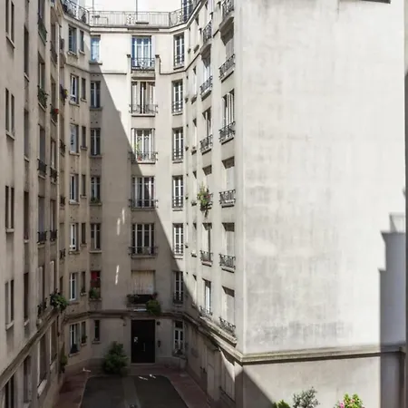 Charming 39 M Near Jules Joffrin Apartment